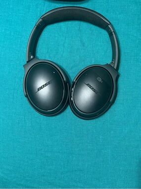 Bose Black Over-Ear Noise Canceling Wireless Headphones